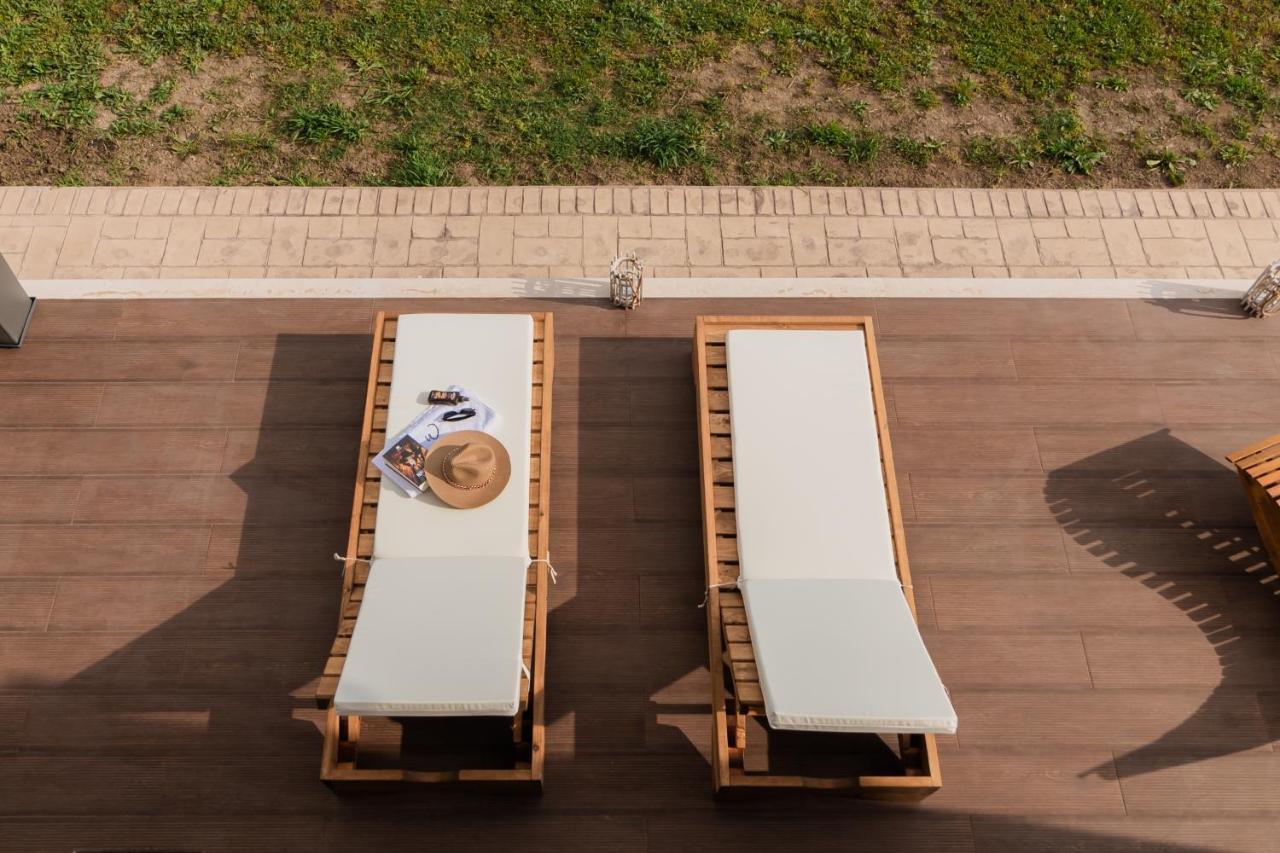 Melena Premium Suites โรดา ภายนอก รูปภาพ