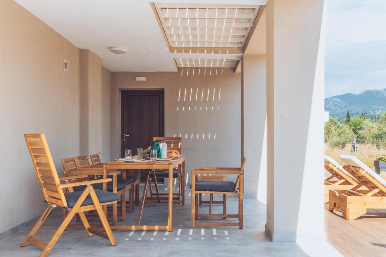Melena Premium Suites โรดา ภายนอก รูปภาพ