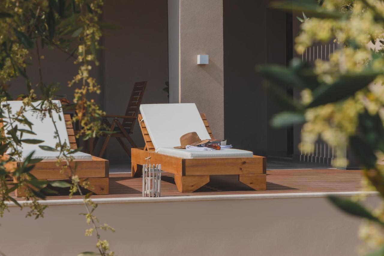 Melena Premium Suites โรดา ภายนอก รูปภาพ