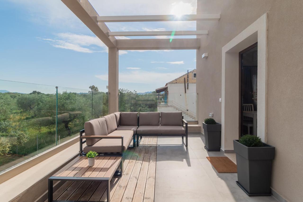 Melena Premium Suites โรดา ภายนอก รูปภาพ